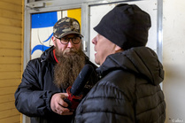 Jääkiekkoselostaja Bartavege haastattelee Huskien valmentaja Ilkka Heikkilää ennen PlayOff-ottelua UU vs Huskit (17.02.2023) Utajärven jäähallissa. Ottelu selostettuna oli nähtävillä suorana Bartavege 2.0 YouTube-kanavalla.