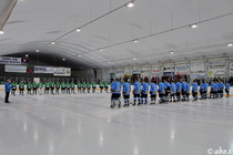 III divisioonan ottelu Huskit vs Cowboys, Nivala 06.12.2013. Maamme-laulun esittää Johannes Vatjus.