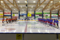 III divisioonan ottelu Popula vs Huskit, Ylivieska 06.12.2024 Maamme-laulun esittää Jouko S Niemi.