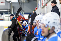 Edustuksen pitkäaikainen huoltaja Teuvo Nokela III divisioonan 7. lohkon PlayOff-ottelussa LiKi vs Huskit 24.02.2018 Limingan jäähallissa.