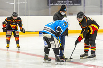 III divisioonan 7. lohkon ottelu Huskit vs Popula, Ylivieska 06.11.2020. Ottelisäntänä Varaosapojat Oy. (Suomen Jääkiekkoliiton suosituksen mukaan jäähalleissa on pidettävä kasvomaskia koronaviruksen leviämisen ehkäisemiseksi.)