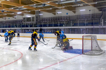 III divisioonan 7. lohkon ottelu Huskit vs PyPo, Pyhäjärvi 15.01.2022. Koronaviruksen leviämisen ehkäisemiseksi jääkiekkoakin pelattiin tyhjille katsomoille.