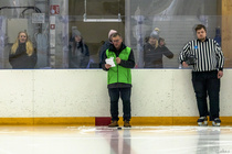 Otteluisäntänä Arkijärkeä eduskuntaan Timo Mehtälä.
Ottelun alussa laulettiin Maamme-laulu. Huskit kiittää.