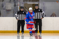 Huskit palkitsi Jere Aakon 100 sarjaottelun rajapyykin ylittämisestä.
Huskit onnittelee.