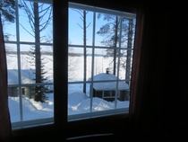 Näkymä mökin ikkunasta